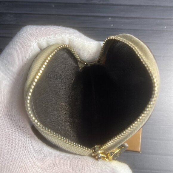 Gucci White Guccisima Pouch + Box - Picture 2 of 4